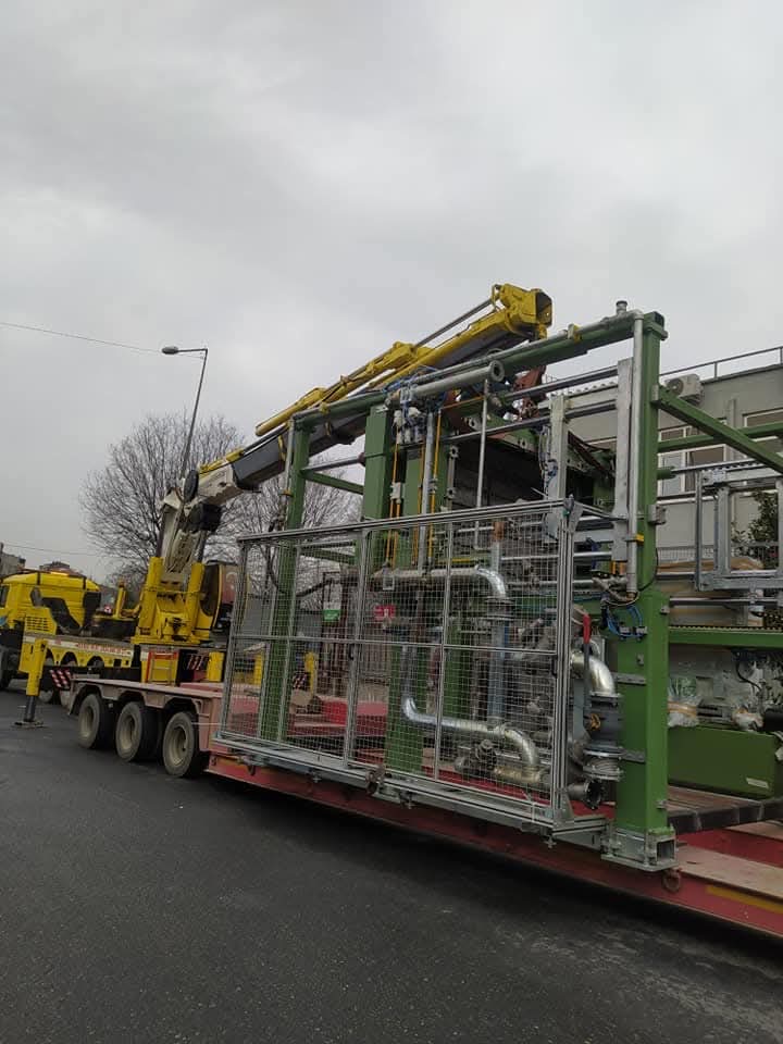 Fabrika makine montajı