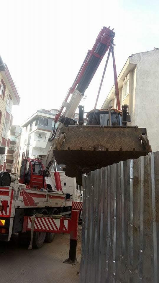 İş makinesi çıkarma operasyonu