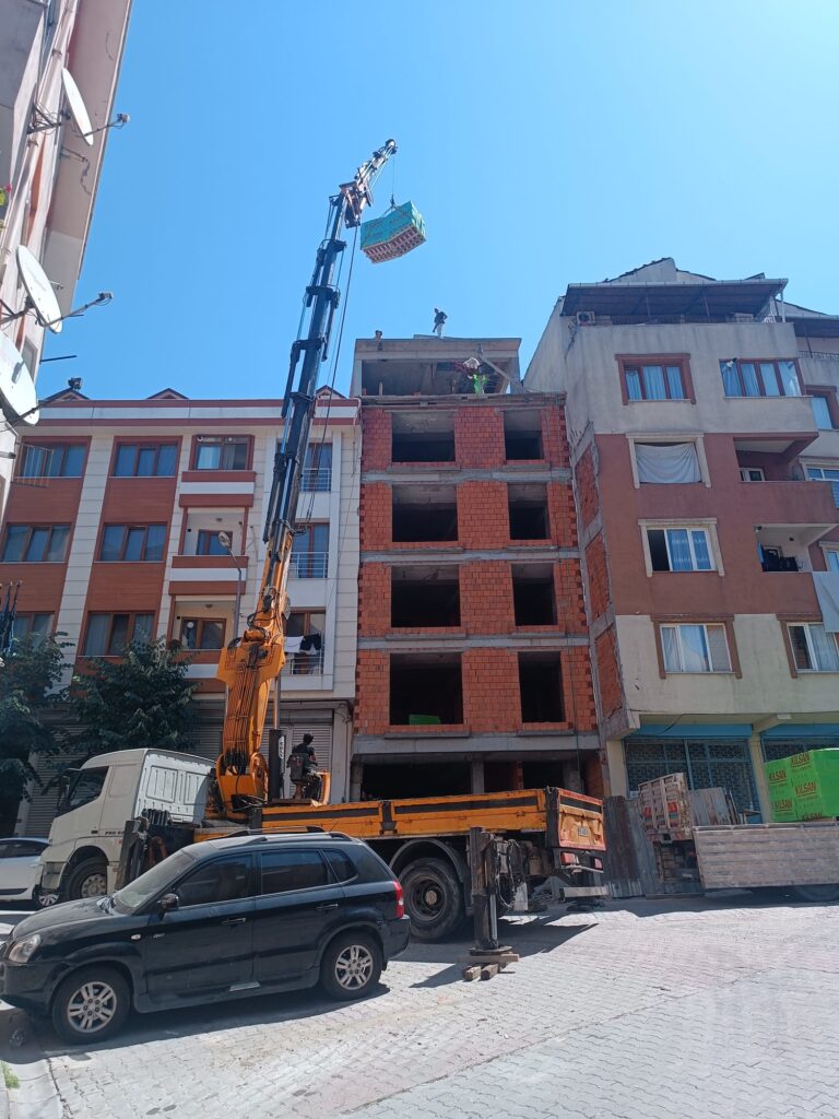 Şantiye vinç operasyonu