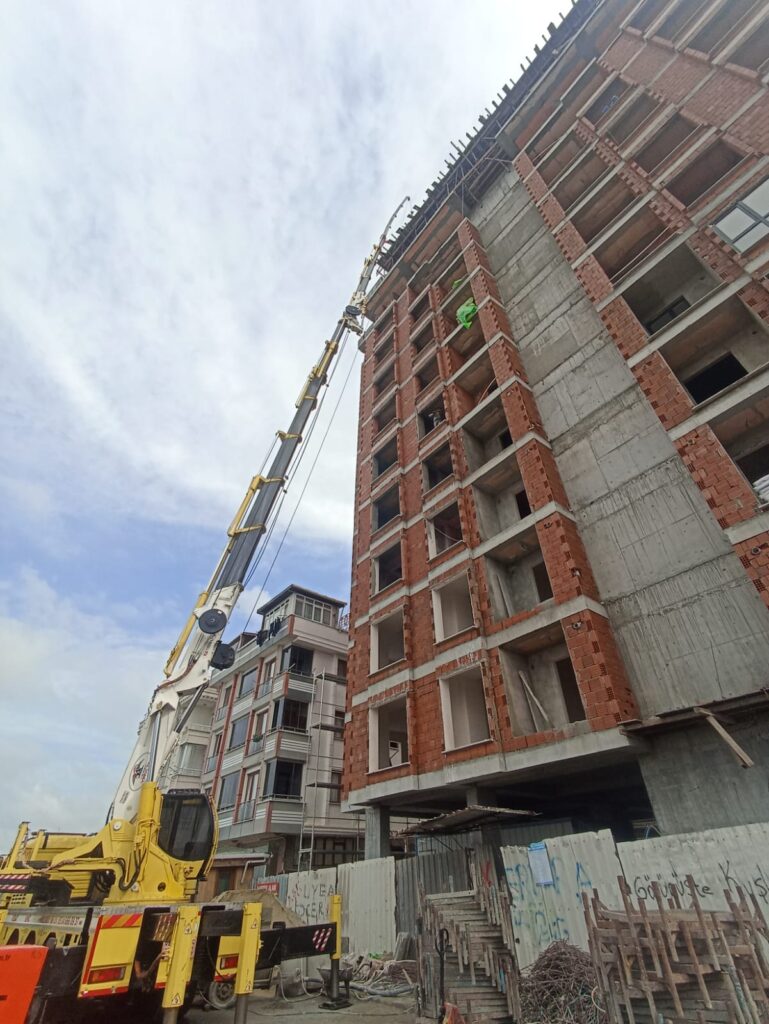 Şantiye ağır yük operasyonu